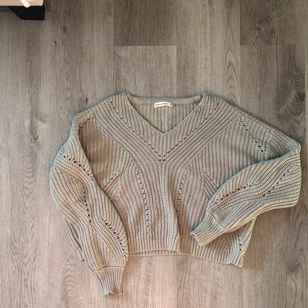 Cozy sage green V-Neck cropped Sweater